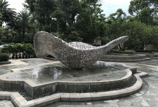 地产广场不锈钢镂空灯光雕塑